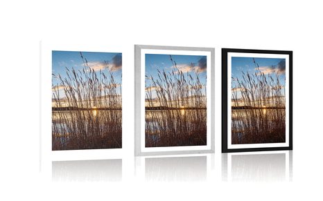 AFFICHE AVEC PASSE-PARTOUT – RIVIÈRE PAISIBLE PRÈS DU VILLAGE - NATURE - AFFICHES