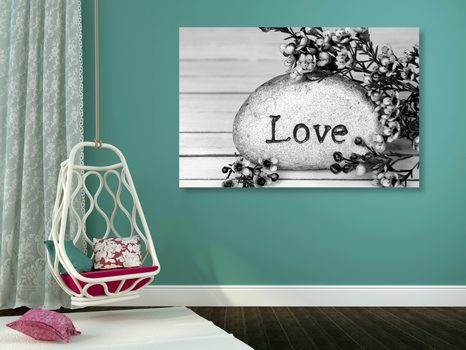 WANDBILD MIT AUFSCHRIFT AUF STEIN LOVE IN SCHWARZ-WEISS - SCHWARZ-WEISSE BILDER - BILDER