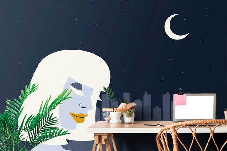 TAPETA ZÁHADNÁ CIZINKA VE MĚSTĚ - POP ART TAPETY - TAPETY