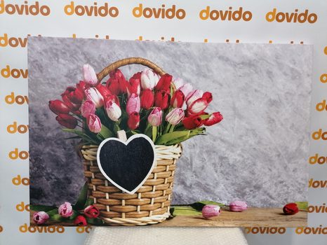 TABLOU LALELE ROȘII ÎNTR-UN COȘ DE LEMN - TABLOU FLORI - TABLOURI