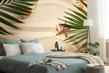 SAMOLEPÍCÍ FOTOTAPETA MUŠLE POD PALMOVÝMI LISTY - SAMOLEPÍCÍ TAPETY - TAPETY