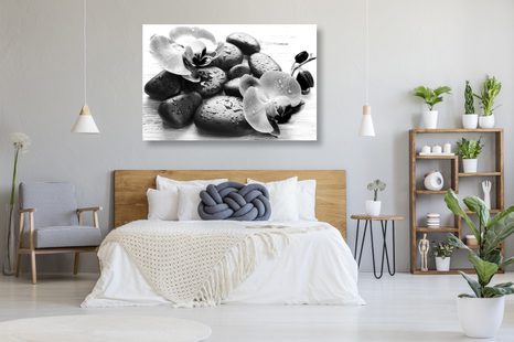 OBRAZ KRÁSNÁ SOUHRA KAMENŮ A ORCHIDEJE V ČERNOBÍLÉM PROVEDENÍ - ČERNOBÍLÉ OBRAZY - OBRAZY