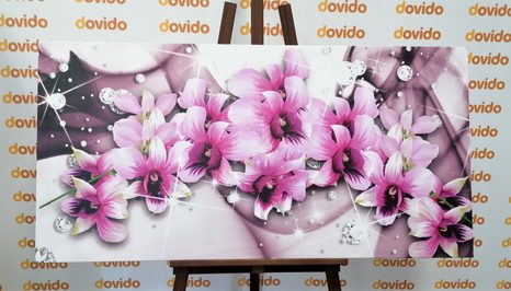 SLIKA VIJOLIČNI CVETOVI NA ABSTRAKTNEM OZADJU - SLIKE ROŽ - SLIKE