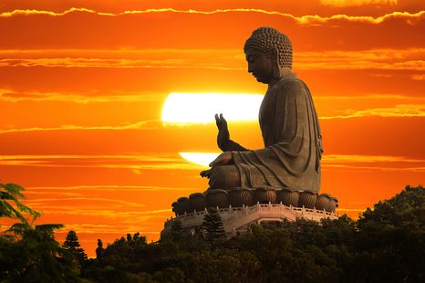 TAPETE BUDDHA-STATUE BEI SONNENUNTERGANG - TAPETEN - 🔥 TOTALAUSVERKAUF