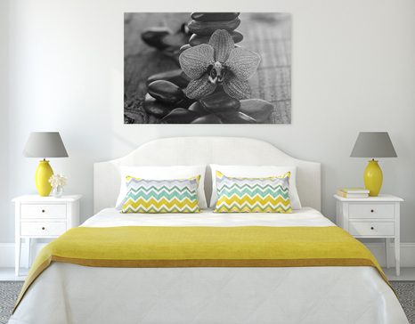 КАРТИНА НА ПЛАТНО – ОРХИДЕЯ И ЗЕН КАМЪНИ В ЧЕРНО-БЯЛО - ЧЕРНО-БЕЛИ КАРТИНИ - КАРТИНИ
