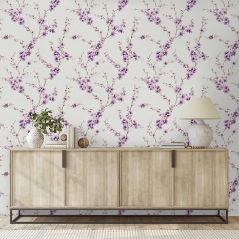 SAMOLEPÍCÍ TAPETA FIALOVÉ KVĚTY NA SVĚTLÉM POZADÍ - VZOROVANÉ TAPETY - TAPETY