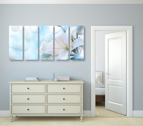 5-TEILIGES WANDBILD WEISSE BLÜTE DER LILIE AUF ABSTRAKTEM HINTERGRUND - BILDER BLUMEN - BILDER