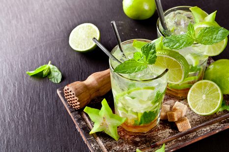 FOTOTAPETE KÖSTLICHER MOJITO - TAPETEN MIT ESSEN UND GETRÄNKEN - TAPETEN