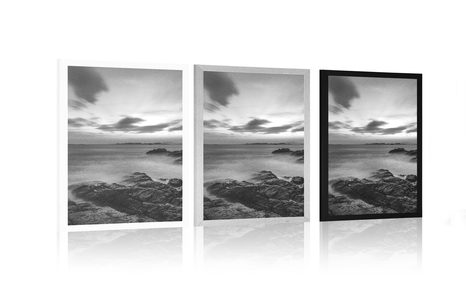 PLAGÁT NÁDHERNÁ KRAJINA PRI MORI V ČIERNOBIELOM PREVEDENÍ - ČIERNOBIELE - PLAGÁTY