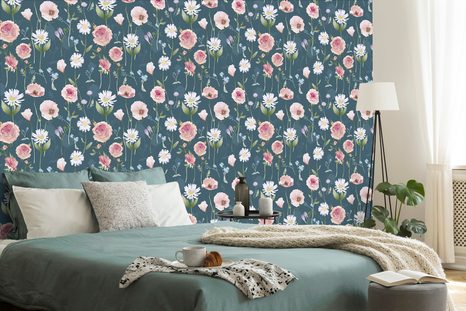 SELBSTKLEBENDE TAPETE ROMANTISCHE BLUMEN AUF BLAUEM HINTERGRUND - SELBSTKLEBENDE TAPETEN - TAPETEN