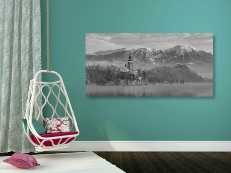 TABLEAU SUR TOILE – ÉGLISE AU LAC BLED EN SLOVÉNIE EN NOIR ET BLANC - TABLEAUX EN NOIR ET BLANC - TABLEAUX