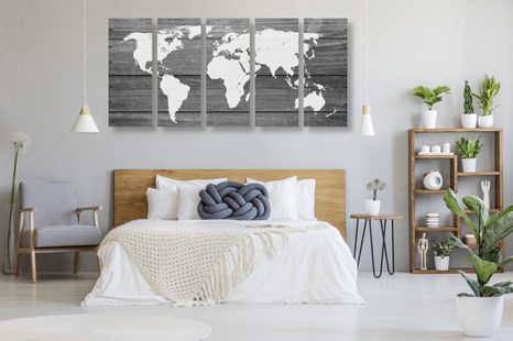 5-DÍLNÝ OBRAZ ČERNOBÍLÁ MAPA SVĚTA S DŘEVĚNÝM POZADÍM - OBRAZY MAPY - OBRAZY