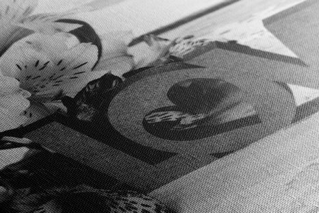 OBRAZ S DŘEVĚNÝM NÁPISEM LOVE V ČERNOBÍLÉM PROVEDENÍ - ČERNOBÍLÉ OBRAZY - OBRAZY