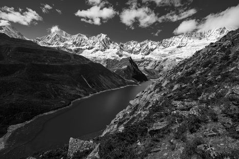 FOTOTAPETA PARK PATAGONIE V ARGENTINĚ V ČERNOBÍLÉM - ČERNOBÍLÉ TAPETY - TAPETY