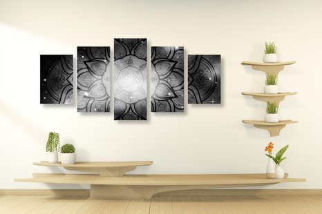 5-DÍLNÝ OBRAZ MANDALA S POZADÍM GALAXIE V ČERNOBÍLÉM PROVEDENÍ - ČERNOBÍLÉ OBRAZY - OBRAZY