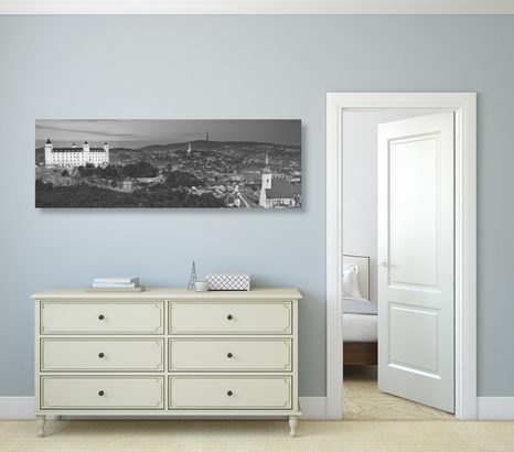 WANDBILD ABEND IN BRATISLAVA IN SCHWARZ-WEISS - SCHWARZ-WEISSE BILDER - BILDER