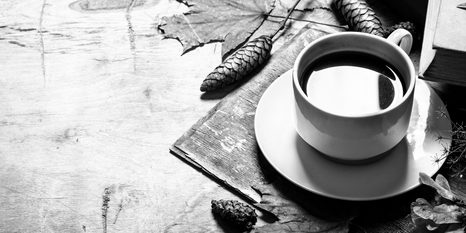 CANVAS PRINT CUP OF COFFEE IN AN AUTUMNAL FEEL IN BLACK AND WHITE - BLACK AND WHITE PICTURES - PICTURES