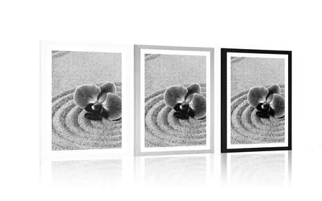 PLAKAT S PASPARTUOM PJEŠČANI ZEN VRT S ORHIDEJOM U CRNO-BIJELOM DIZAJNU - CRNO-BIJELE - PLAKATI