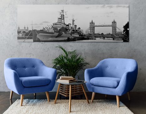 OBRAZ NÁDHERNÁ LOĎ NA ŘECE TEMŽE V LONDÝNĚ V ČERNOBÍLÉM PROVEDENÍ - ČERNOBÍLÉ OBRAZY - OBRAZY