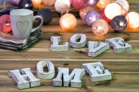 SELBSTKLEBENDE FOTOTAPETE HARMONISCHES ZUHAUSE - SELBSTKLEBENDE TAPETEN - TAPETEN