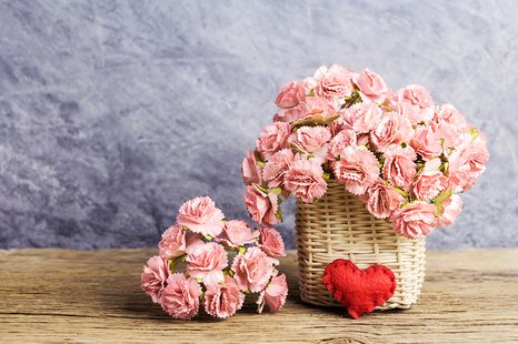 FOTOTAPETE BLUMENSTRAUSS AUS NELKEN IM KORB - VINTAGE- UND RETRO-TAPETEN - TAPETEN