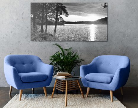 SLIKA SONČNI ZAHOD NAD JEZEROM V ČRNOBELI IZVEDBI - ČRNOBELE SLIKE - SLIKE