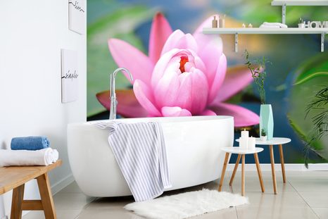FOTOTAPETA NÁDHERNÝ RŮŽOVÝ KVĚT NA JEZEŘE - TAPETY KVĚTINY - TAPETY