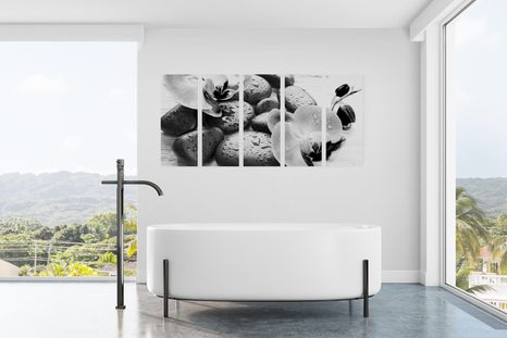 5-DÍLNÝ OBRAZ KRÁSNÁ SOUHRA KAMENŮ A ORCHIDEJE V ČERNOBÍLÉM PROVEDENÍ - ČERNOBÍLÉ OBRAZY - OBRAZY