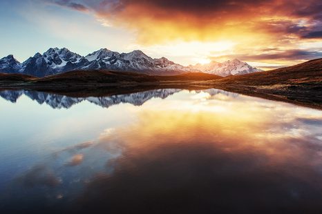 WALL MURAL DAZZLING SUNSET OVER A MOUNTAIN LAKE - WALLPAPERS NATURE - WALLPAPERS