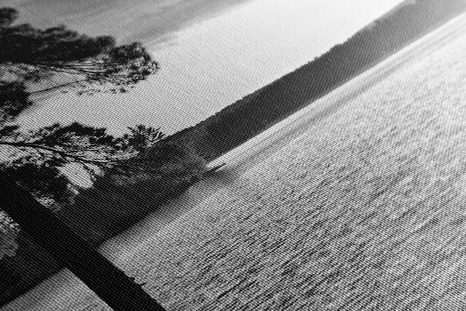 SLIKA SONČNI ZAHOD NAD JEZEROM V ČRNOBELI IZVEDBI - ČRNOBELE SLIKE - SLIKE