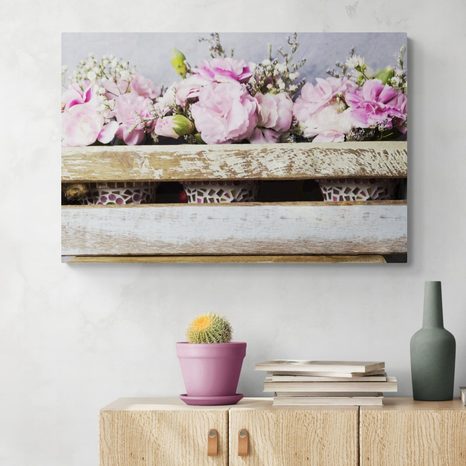 OBRAZ KVĚTINY V DŘEVĚNÉ BEDNIČCE BEZ SRDÍČKA - VINTAGE A RETRO OBRAZY - OBRAZY