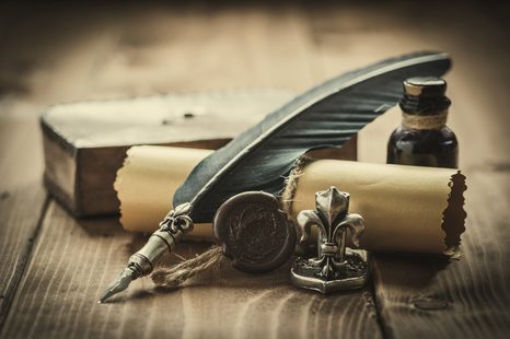 SELBSTKLEBENDE FOTOTAPETE HISTORISCHE FEDER UND PERGAMENT - SELBSTKLEBENDE TAPETEN - TAPETEN