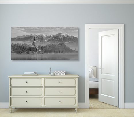 TABLEAU SUR TOILE – ÉGLISE AU LAC BLED EN SLOVÉNIE EN NOIR ET BLANC - TABLEAUX EN NOIR ET BLANC - TABLEAUX