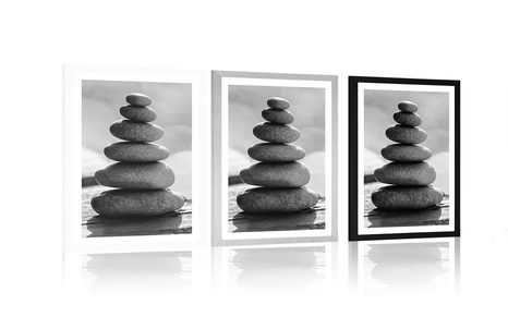 PLAKÁT S PASPARTOU STABILNÍ PYRAMIDA Z KAMENŮ V ČERNOBÍLÉM PROVEDENÍ - ČERNOBÍLÉ - PLAKÁTY