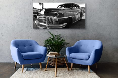 OBRAZ AUTO NA VRAKOVIŠTI V ČERNOBÍLÉM PROVEDENÍ - ČERNOBÍLÉ OBRAZY - OBRAZY