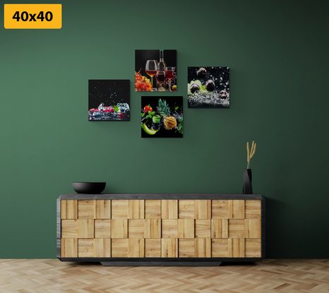 SET OBRAZŮ VÍNO A KOUSKY OVOCE NA ČERNÉM POZADÍ - SESTAVY OBRAZŮ - OBRAZY