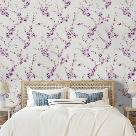 TAPETA FIALOVÉ KVĚTY NA SVĚTLÉM POZADÍ - VZOROVANÉ TAPETY - TAPETY