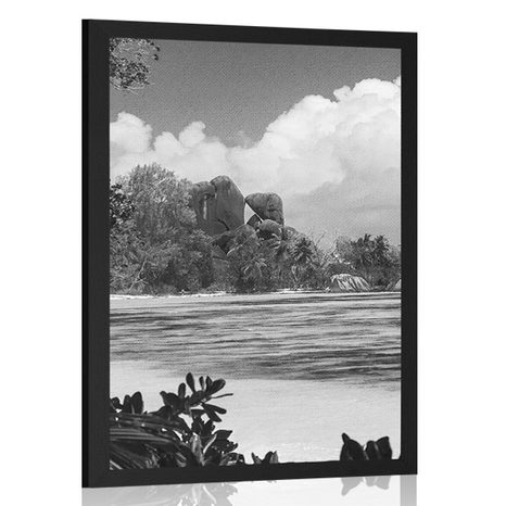 POSTER BEAUTIFUL BEACH ON THE ISLAND OF LA DIGUE IN BLACK AND WHITE - BLACK AND WHITE - POSTERS