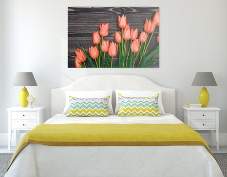 КАРТИНА НА ПЛАТНО – ОМАГЬОСВАЩИ ОРАНЖЕВИ ЛАЛЕТА НА ДЪРВЕНА ОСНОВА - КАРТИНИ С ЦВЕТЯ - КАРТИНИ