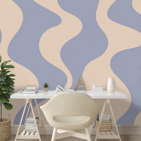ZELFKLEVEND FOTOBEHANG MINIMALISTISCHE BEIGE GOLVEN OP BLAUW - FOTOBEHANG ABSTRACT - FOTOBEHANG