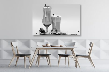 OBRAZ MLIEČNY KOKTAIL V ČIERNOBIELOM PREVEDENÍ - ČIERNOBIELE OBRAZY - OBRAZY