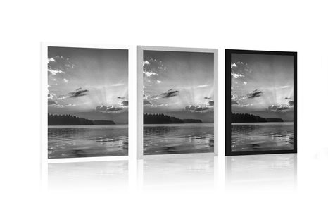 PLAKAT ODSJAJ PLANINSKOG JEZERA U CRNO-BIJELOM DIZAJNU - CRNO-BIJELE - PLAKATI