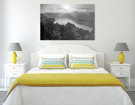 ΕΙΚΌΝΑ ΕΝΌΣ ΠΟΤΑΜΟΎ ΣΤΗ ΜΈΣΗ ΕΝΌΣ ΔΆΣΟΥΣ ΣΕ ΑΣΠΡΌΜΑΥΡΟ - ΠΊΝΑΚΕΣ ΑΣΠΡΌΜΑΥΡΕΣ - ΠΊΝΑΚΕΣ