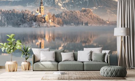 FOTOTAPETA KOSTEL U JEZERA BLED VE SLOVINSKU - TAPETY MĚSTA - TAPETY