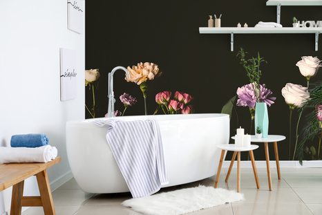 SAMOLEPÍCÍ FOTOTAPETA ELEGANTNÍ KVĚTINY NA TMAVÉM POZADÍ - SAMOLEPÍCÍ TAPETY - TAPETY