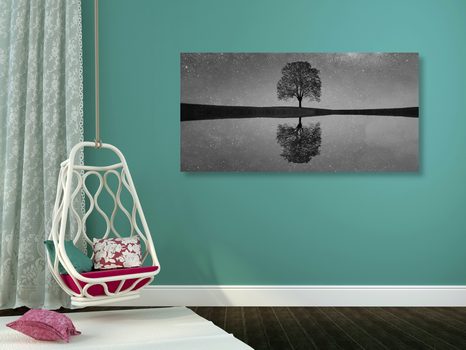 KÉP CSILLAGOS ÉG EGY MAGÁNYOS FA FELETT FEKETE FEHÉRBEN - FEKETE-FEHÉR KÉPEK - KÉPEK