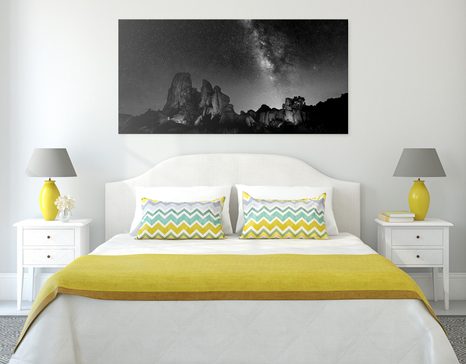 WANDBILD STERNENHIMMEL ÜBER FELSEN IN SCHWARZ-WEISS - SCHWARZ-WEISSE BILDER - BILDER