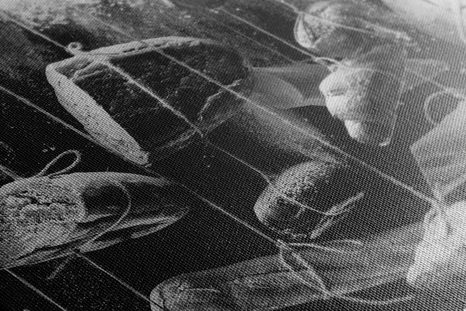 WANDBILD AM SEIL HÄNGENDES GEBÄCK IN SCHWARZ-WEISS - SCHWARZ-WEISSE BILDER - BILDER