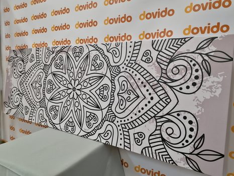 OBRAZ MANDALA SE STARODÁVNÝM NÁDECHEM V ČERNOBÍLÉM PROVEDENÍ - ČERNOBÍLÉ OBRAZY - OBRAZY