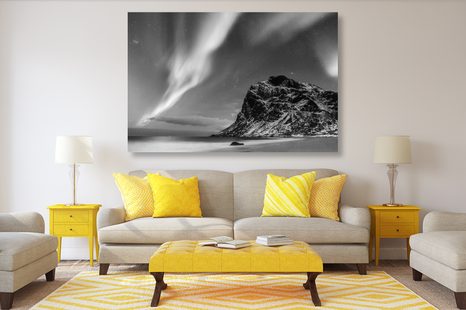 SLIKA SEVERNI SIJ NA NORVEŠKEM V ČRNOBELI IZVEDBI - ČRNOBELE SLIKE - SLIKE